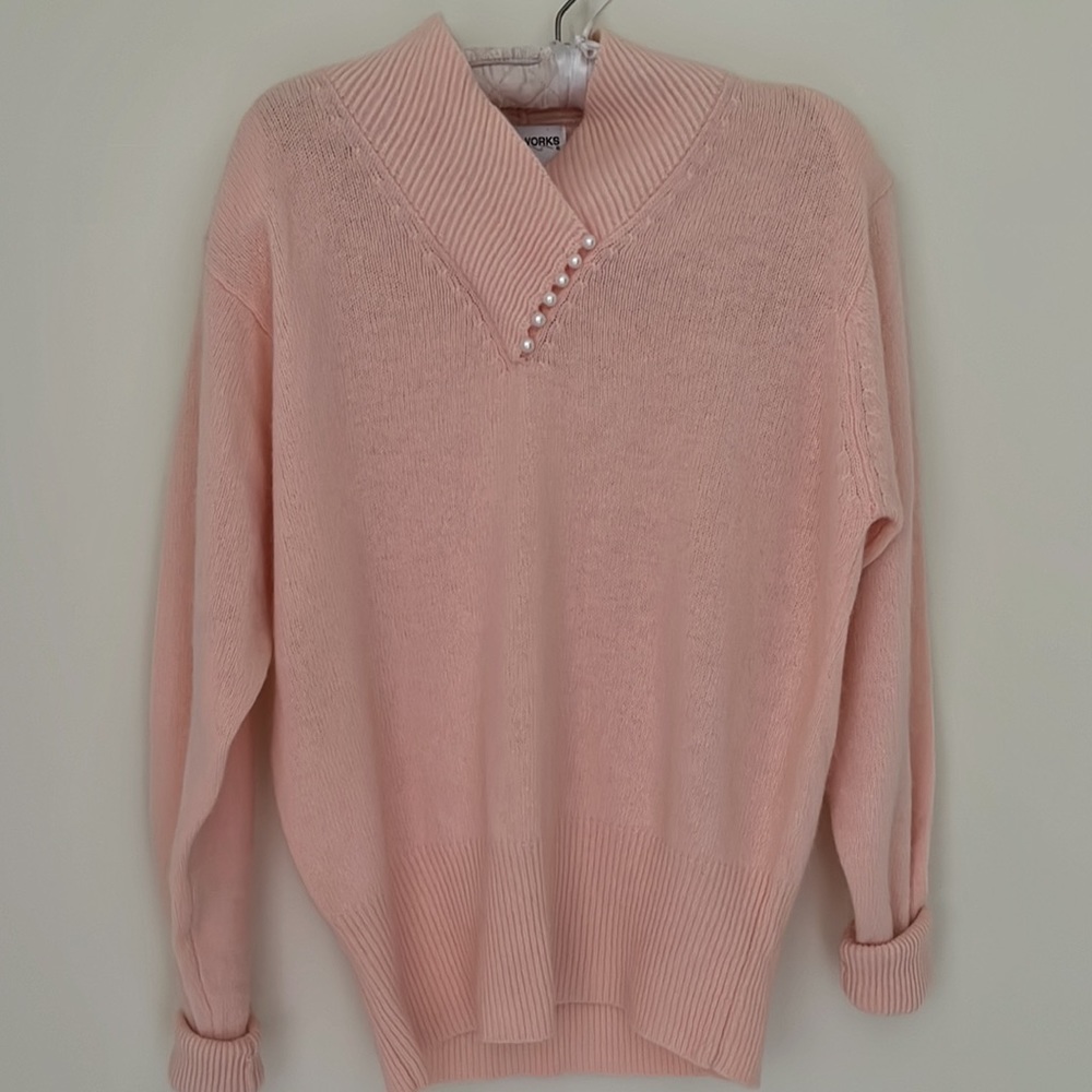 Yarn Works Woman’s Sweater Pullover Size L Color light apricot Perls buttons